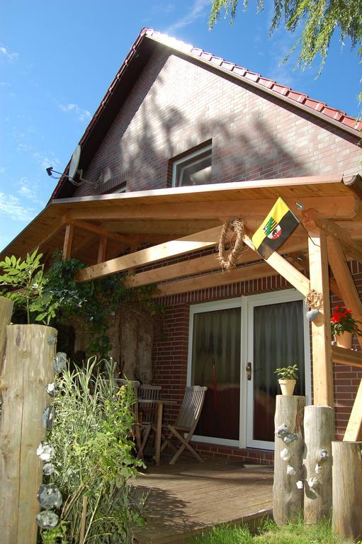 Ferienhaus Im Urigen Garten Bzw Eulenhaus 青斯特 客房 照片